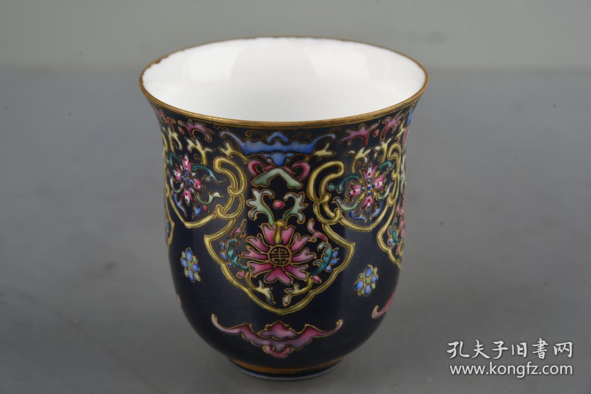 大清乾隆年制祭兰釉珐琅彩描金福寿花卉纹杯子