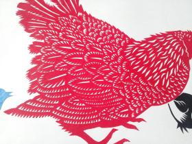 饲雏 母鸡和小鸡觅食 传统手工剪纸 民间艺术 托裱 （年代：2000年）