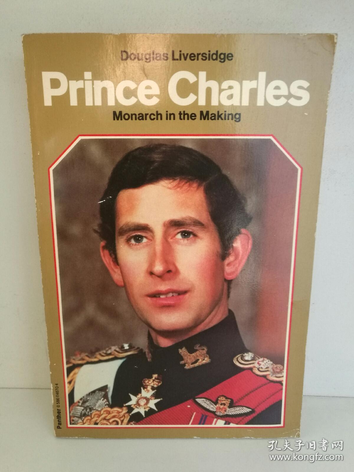 查尔斯王子 Prince Charles：Monarch in the Making  by Douglas Liversidge （英国王室）英文原版书