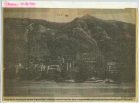 1992年三峡大坝还未开工前长江上游重庆段或宜昌段的沿江城镇最后的影像老照片一张，大坝1994年开建，2003年蓄水，此处现在已经永远的沉入江底了。27.8X21.5厘米