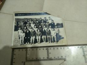 六十年代上海工学院1962-1963年先进班级电机系师生合影