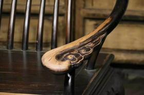 双人椅，材质，榆木，尺寸长200，厚85，高83，背板刻有诗句，制式典雅文气，可置雅室，会所，书房，文人雅士空间陈设 运费自理