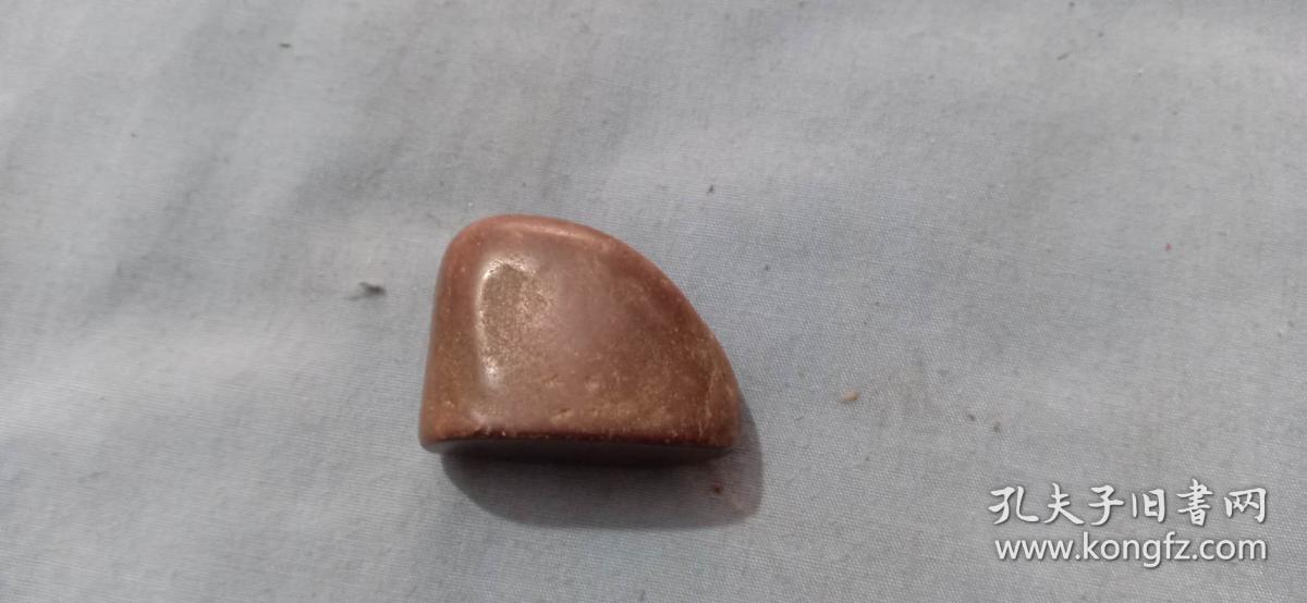 （箱8）老随型章料一件，有点像寿山石，尺寸2.5*3*1.8cm
