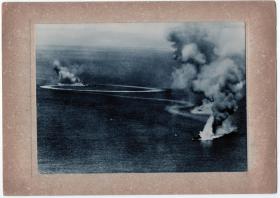 民国大幅银盐照片 1942年4月日军英军印度洋海战 背面有文字说明 1942年日本读卖新闻社发行