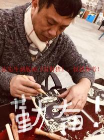 著名当代艺术家、中国当代美术研究院油画院院长 沈敬东2019年贺年限量木刻板画《发财猪》一幅（编号：59/88；尺寸：28.5*18.5cm）  HXTX105534