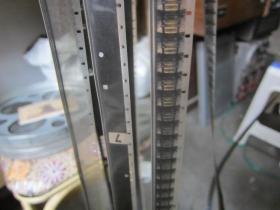 沃尔特和康妮[一] 16毫米英语教学电影胶片 2大卷 原护 甲等 黑白【上海外语电化教育馆70年代译制出品、这套英语教学片于20世纪七八十年代在我国广泛使用】英国广播公司拍摄的电视英语教学片《Walter and Connie》