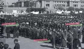 1945年天津各界在民园体育场“庆祝双十节欢迎盟军大会”会场全景原版照片底片一张，尺寸为12.7X9.9厘米