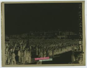 1945年天津各界在民园体育场“庆祝双十节欢迎盟军大会”会场全景原版照片底片一张，尺寸为12.7X9.9厘米