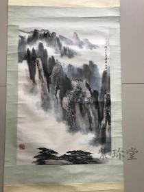 海派著名画家   沈俊华   云山图立轴
作品 注 这件作品为杨邨等一帮画家到景德镇瓷厂去为外销瓷器画的 应该瓷器上都出版过，要自查