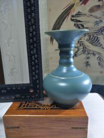 老瓷器，青釉纯色竹节花纹花瓶，大明嘉靖年制款。尺寸看图