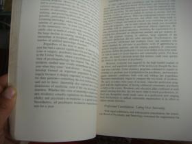 Becoming Psychiatrists : The professional Transformation of Self 《成为心理学家之路》英文原版 16开 厚本