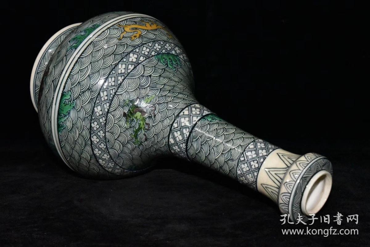 清代康熙五彩兽纹蒜头瓶