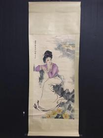 现代著名画家【白伯骅】中堂国画 红楼梦人物 金陵十二钗之《秦可卿》工笔纯手绘 精装精裱立轴精品 有铭文款识 朱红印章 品如图