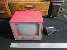 上世纪90年代5.5寸老式小袖珍小黑白小电视怀旧民俗老物品。