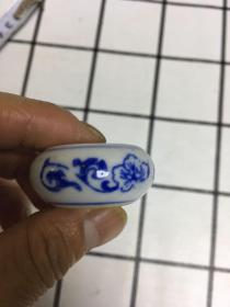 老鸟食罐一个（3.8x1.8）陶瓷【落款、乾隆年制】