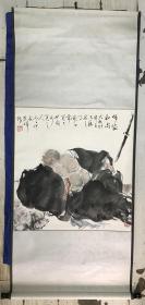 张恩祥 弥勒佛 真迹  四尺斗方，中国书画名家研究会理事。擅长中国人物画，作品以西部草原风情为主题，曾入选第八届全国美展，第二届中国美协会员中国画精品展，2008奥林匹克国际美术大展，2010“民族百花奖”中国各民族美术作品展等。荣获第二届全球华人“百花奖”书法美术评选大赛金奖。【纸本立轴，68*66㎝  钤印 ：津门张氏 】