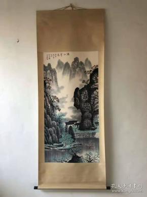 白雪石 四尺立轴  风景（漓江翠色）
尺寸：210×87厘米
编号：XH739510