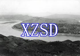 重庆上游沿长江，中国，大约1900-1920（翻拍）