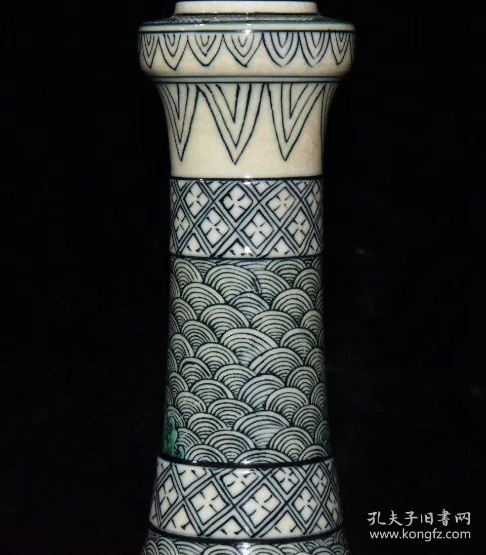 清代康熙五彩兽纹蒜头瓶