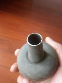 截口的长颈小锡瓶（有款）