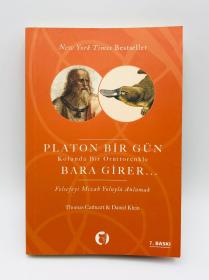 Platon Bir Gün Kolunda Bir Ornitorenkle Bara Girer 土耳其文原版《柏拉图进入一个带有鸭嘴兽的酒吧》