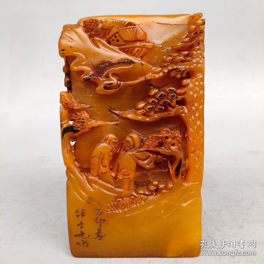 旧藏乌鸦皮田黄石透料精工雕刻《香山聚賢》印章
尺寸如图，重2630克