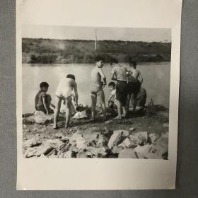 80年代老照片-娃娃洗澡