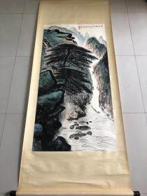 现代岭南画派著名国画大师【黎雄才】四尺山水中堂国画《深谷放筏》工笔纯手绘 精裱立轴精品 有铭文款识 朱红印章 品如图