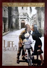 《life is beautiful美丽人生》九十年代电影海报，
罗伯托·贝尼尼尼可莱塔·布拉斯基乔治·坎塔里尼朱斯蒂诺·杜拉诺赛尔乔·比尼·布斯特里克 主演
原版义大利电影巨幅海报 :长77cm x宽 51cm