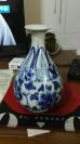 青花玉壶春瓶。高度21厘米。底部小裂。