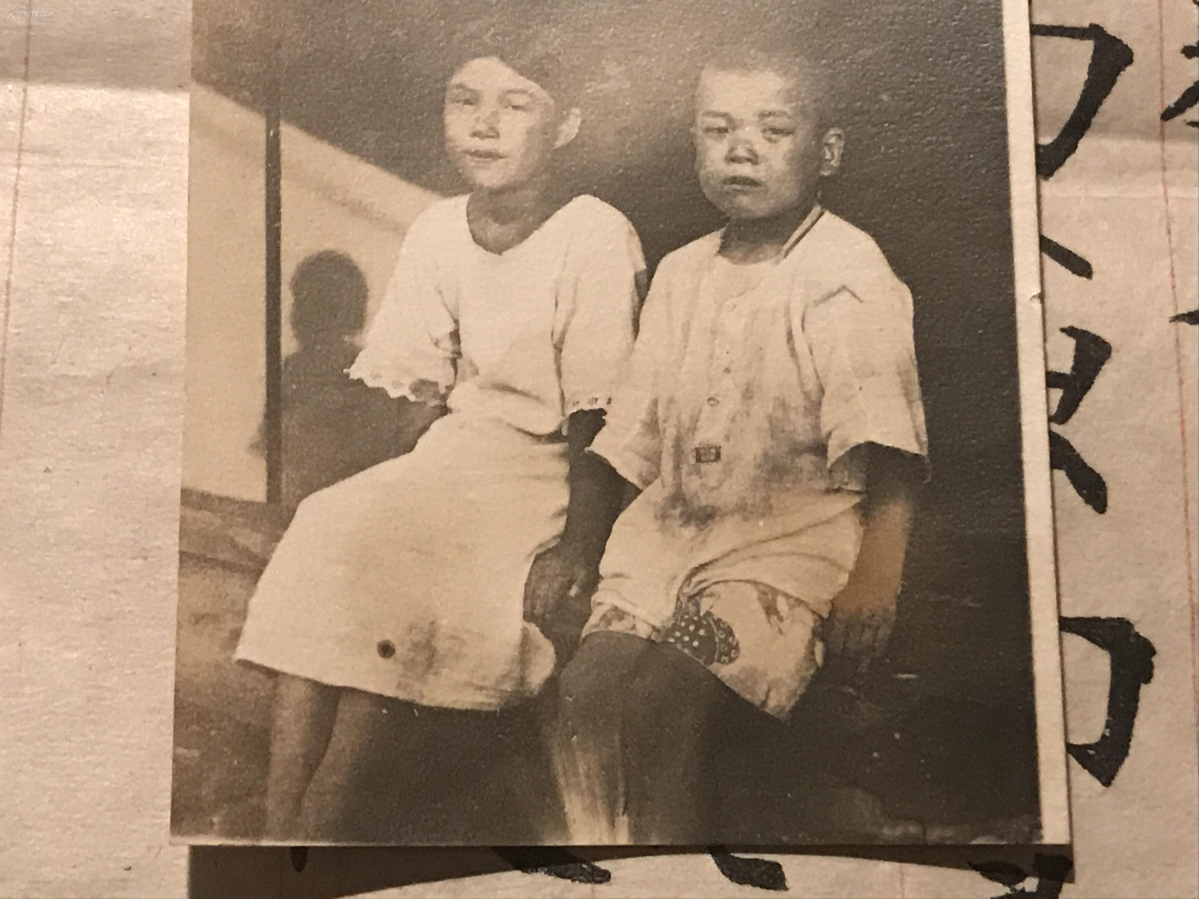 民国老照片，两名儿童，包真包老。
