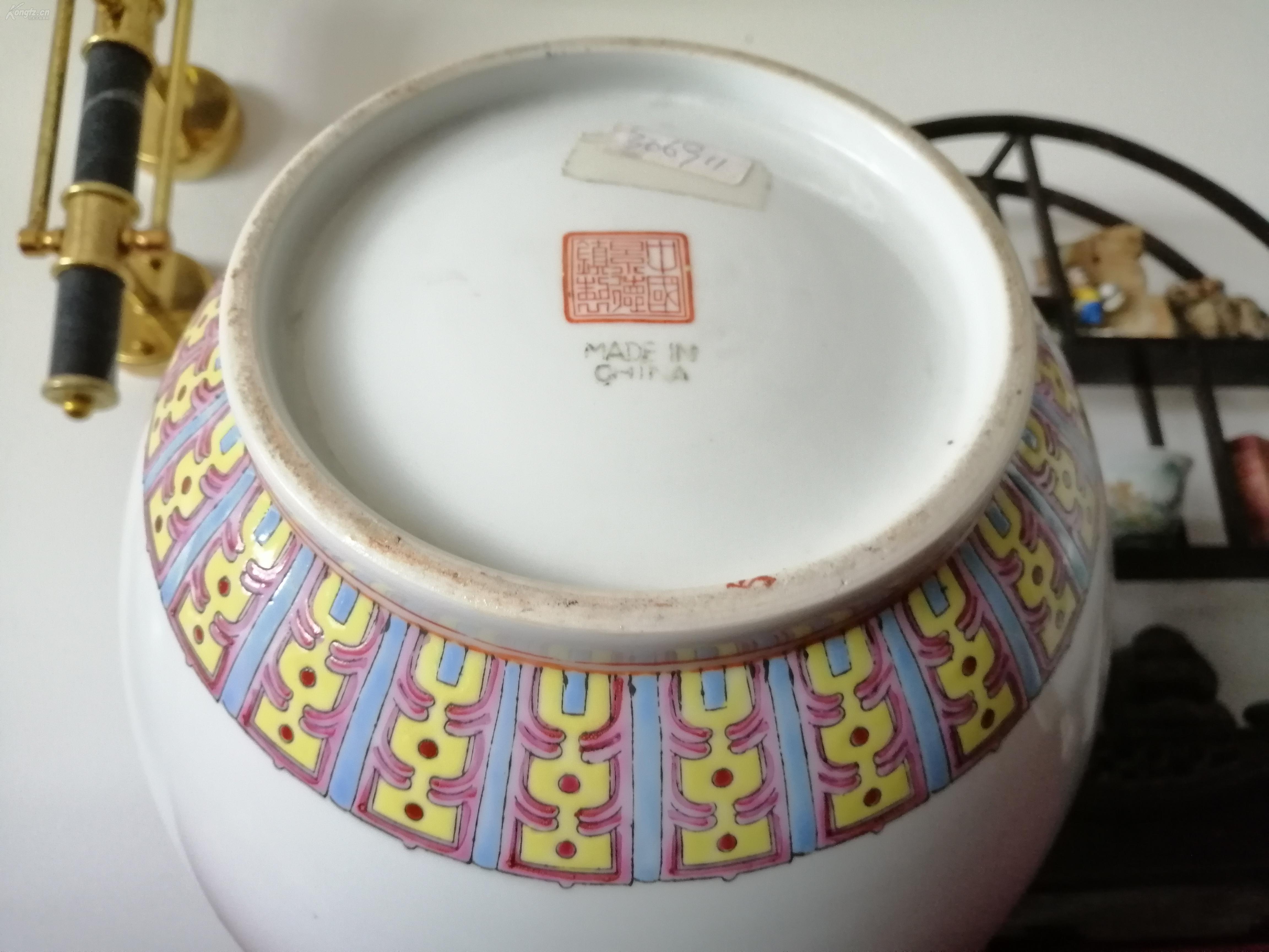 70年代早期景德镇艺术瓷厂红西边脚锦鸡牡丹(锦上添富贵)法口天球瓶