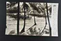 （乙4122）二战史料《读卖新闻老照片》1张 烧付版 1943年10月22日 太平洋战争 日本陆战队向南太平洋战线出战前向日本皇宫遥拜 黑白历史老照片 二战老照片 读卖新闻社