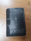 欧洲回流古籍！！1901基督教圣经一本，耶稣和羊在山野中，侧面有破损，黑胶补过