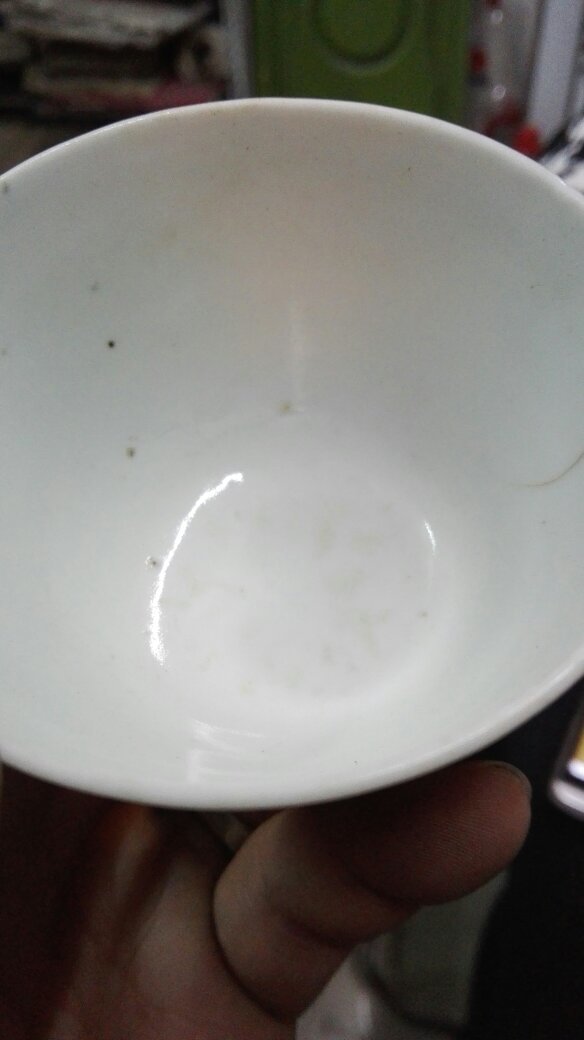 明代瓷杯一只   豆青色釉   胎特别薄  五公分左右  包老包真