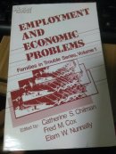 英文原版 EMPLOYMENT AND ECONOMIC PROBLEMS  Families in Trouble Series，Volume1