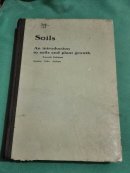 [英文原版]Soils：An introduction to soils and Plant growth. Fourth Edition土壤：土壤和植物的生长导论.第4版（精装）馆藏