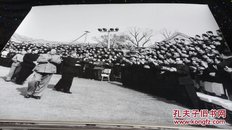 1957年《新华通讯社二十年》内含毛主席手稿宣纸珂罗版11张，大幅照片24张.