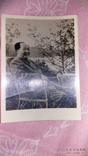 六十年代出品:毛主席照片一张（7CM×9CM）