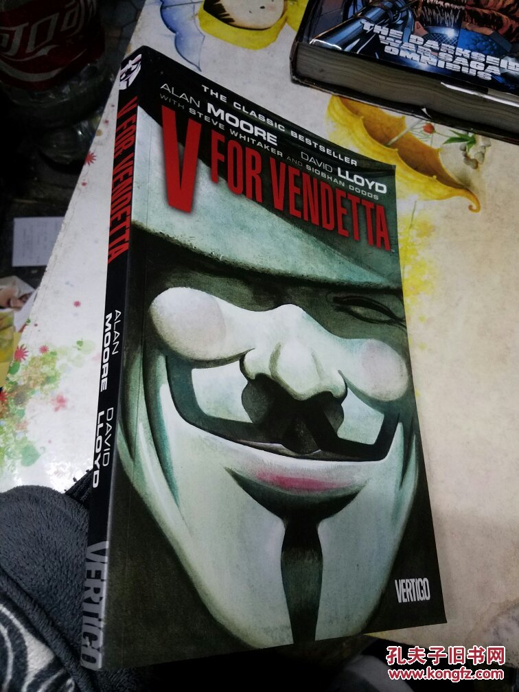 英文原版：V for Vendetta （书口受潮如图）