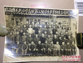 老照片：1956年山东省临淄县毛托高级第二学生毕业师生合影纪念黑白照，反面有一一对应之人名，不乏民国过来的乡贤。