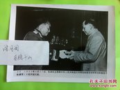 1955年9月27日，毛泽东主席授予朱德中华人民共合国元帅军衔。