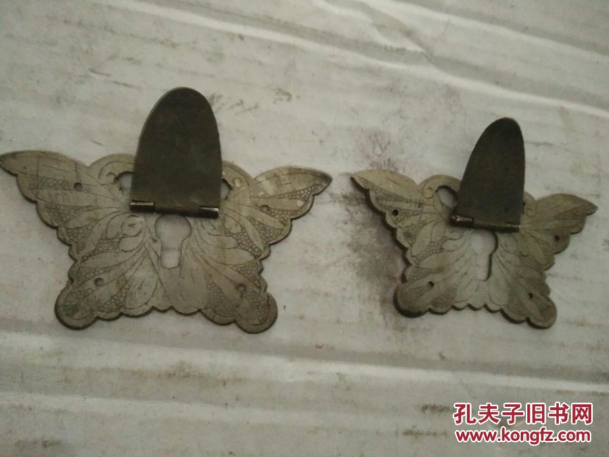清代白铜刻蝴蝶形铜件一对