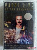 老磁带:希腊裔美国音乐家雅尼1993年9月25日在希腊雅典卫城废墟上的阿提卡斯露天剧场演奏会的现场实况录音。这次音乐会上，雅尼及其乐队与英国皇家爱乐管弦乐团默契配合，场面宏大，盛况空前。