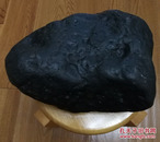 天然黑色奇石(有气孔，能与磁铁相吸)