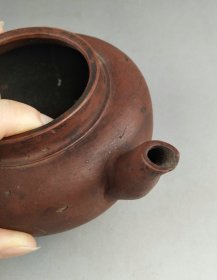 清雕花卉紫砂壶，底款“乾隆奕公”