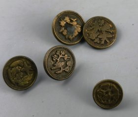 雕花鸟老铜扣