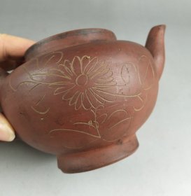 清雕花卉紫砂壶，底款“乾隆奕公”