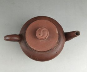 清雕花卉紫砂壶，底款“乾隆奕公”