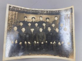 1960年青岛车辆制造厂炼钢车间钢修组59年第四季度先进小组合影